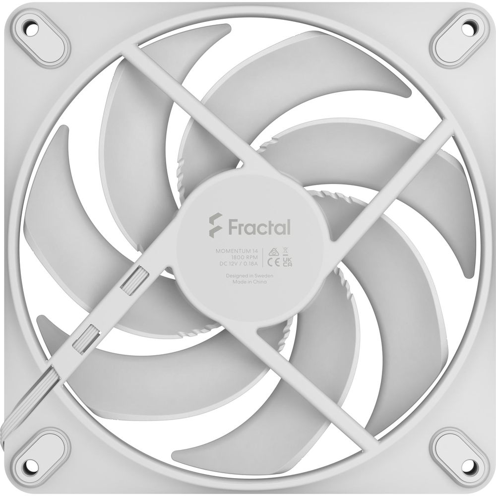 Ein weißer Lüfter mit dem Fractal-Logo und technischen Daten.