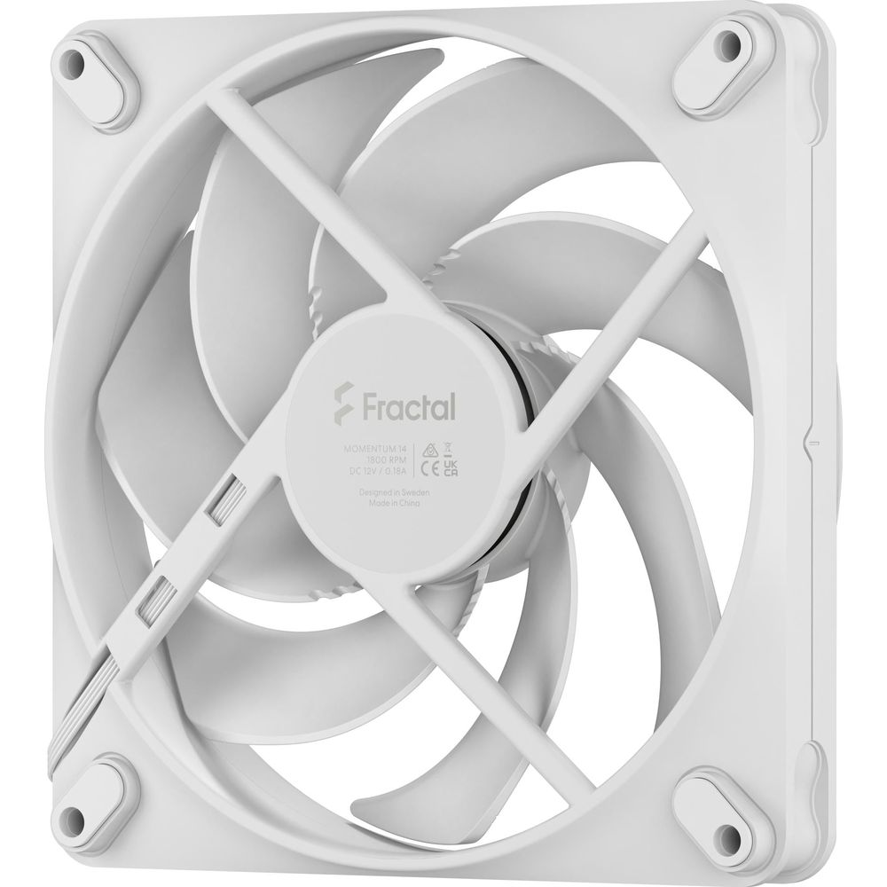 Ein weißer Computerlüfter mit Fractal-Logo und technischen Daten.