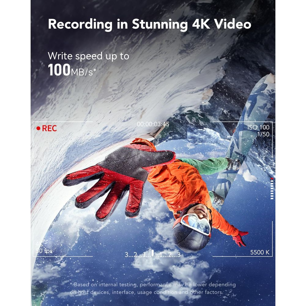 Snowboarder filmt sich mit 4K-Video, Helm, Brille, orangefarbener Jacke, roten Handschuhen.