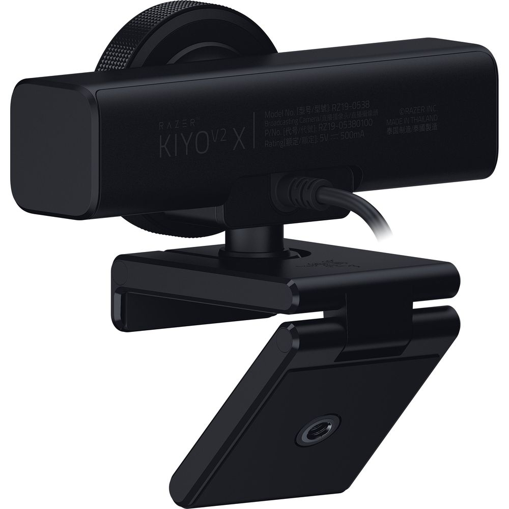 Una webcam Razer Kiyo X nera con supporto attaccato.