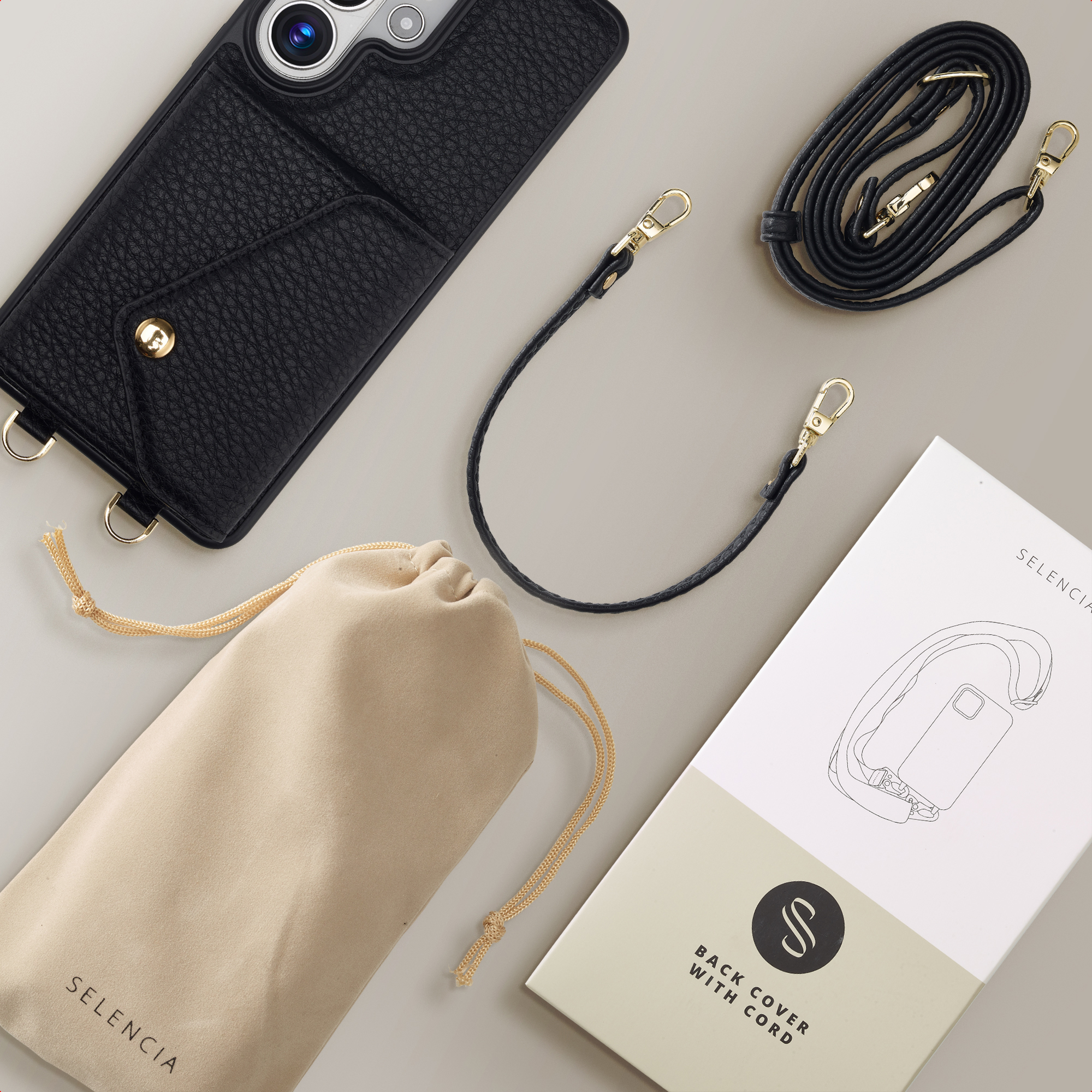 Coque de téléphone noire avec poche, cordon, pochette et emballage.