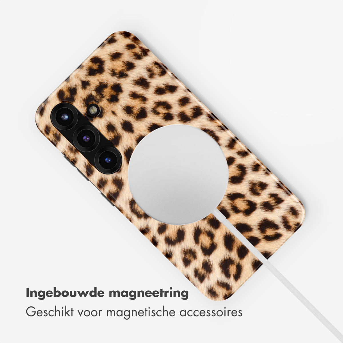 Coque de téléphone imprimé léopard avec anneau magnétique intégré et câble de charge.
