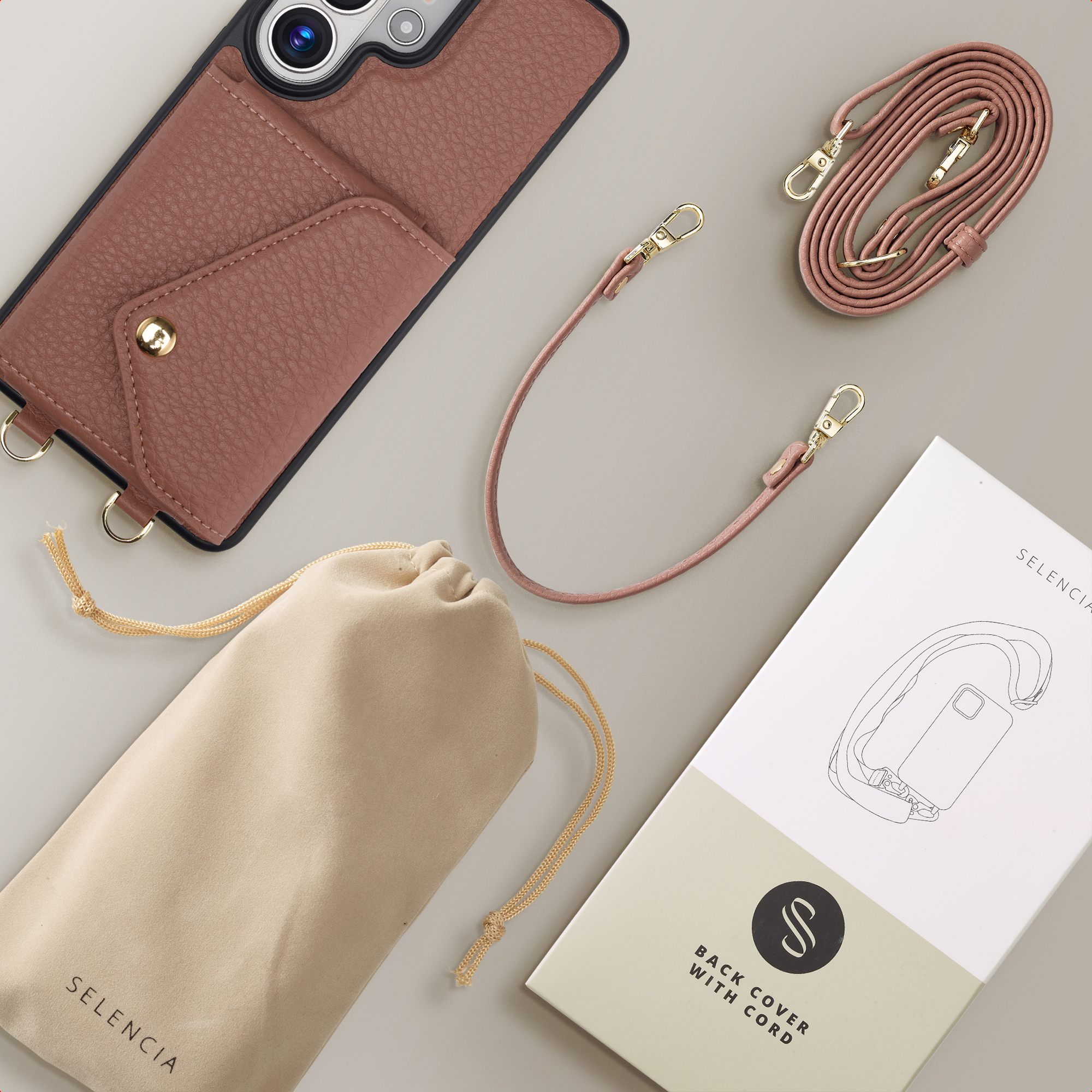 Bruine leren telefoonhoes met koord, etui en verpakking.