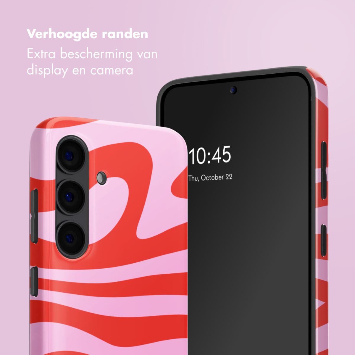 Un téléphone avec un motif ondulé rose et rouge, montrant sa caméra.