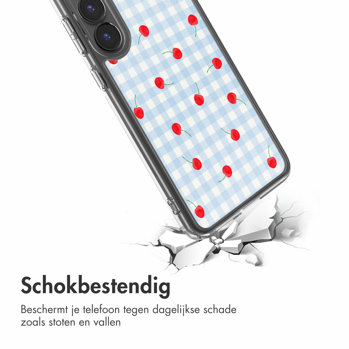 Een telefoonhoes met kersenpatroon op blauw geblokte achtergrond breekt door witte grond.