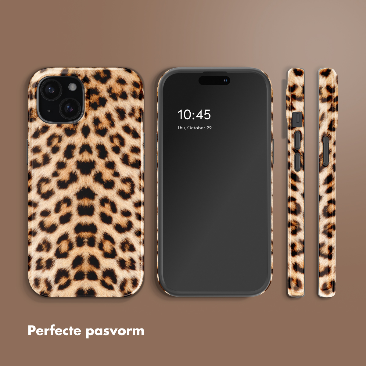 Telefoonhoesje met luipaardprint en telefoon op bruine achtergrond.