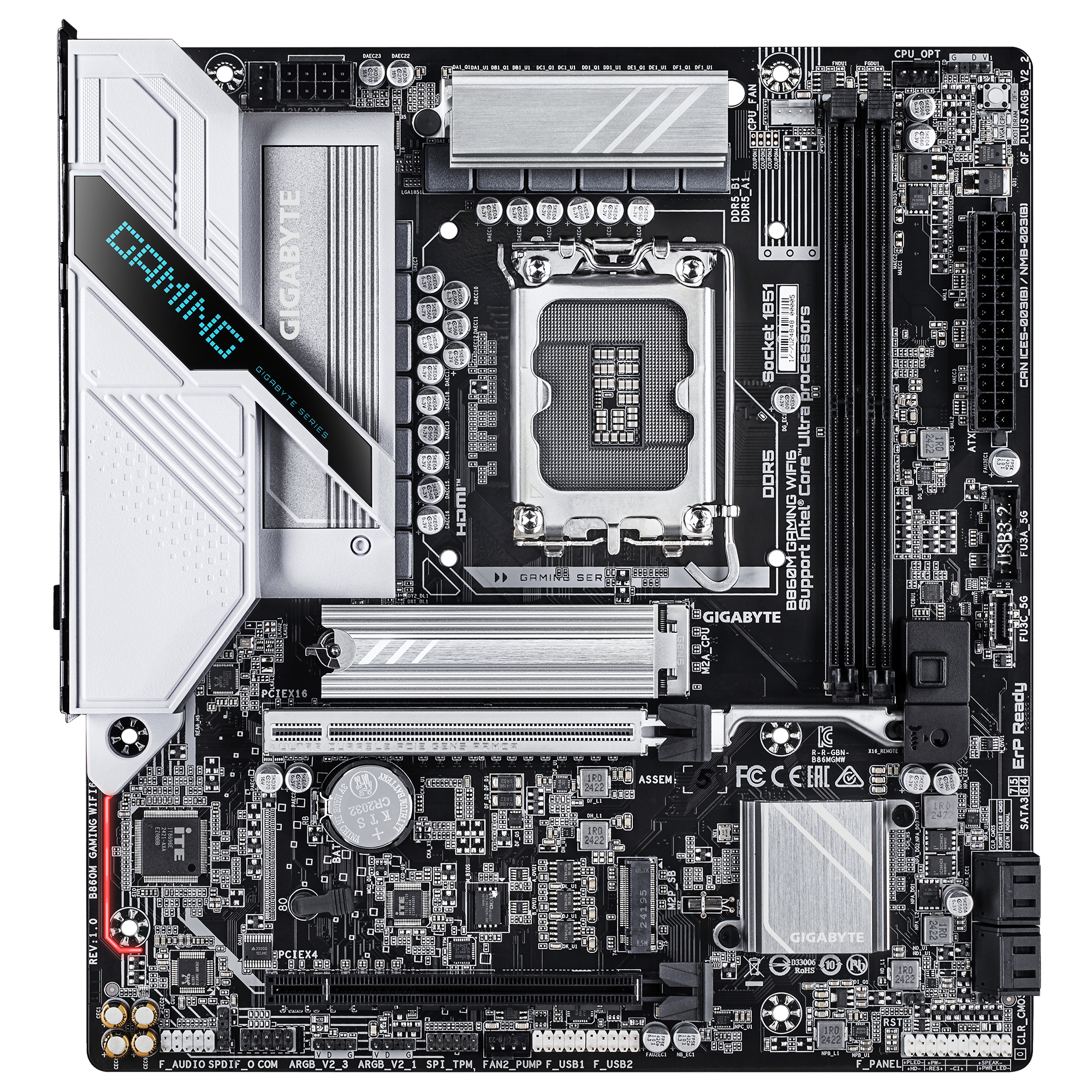 Une carte mère noire avec des dissipateurs argentés et des détails LED bleus. Il est écrit Gigabyte Gaming.