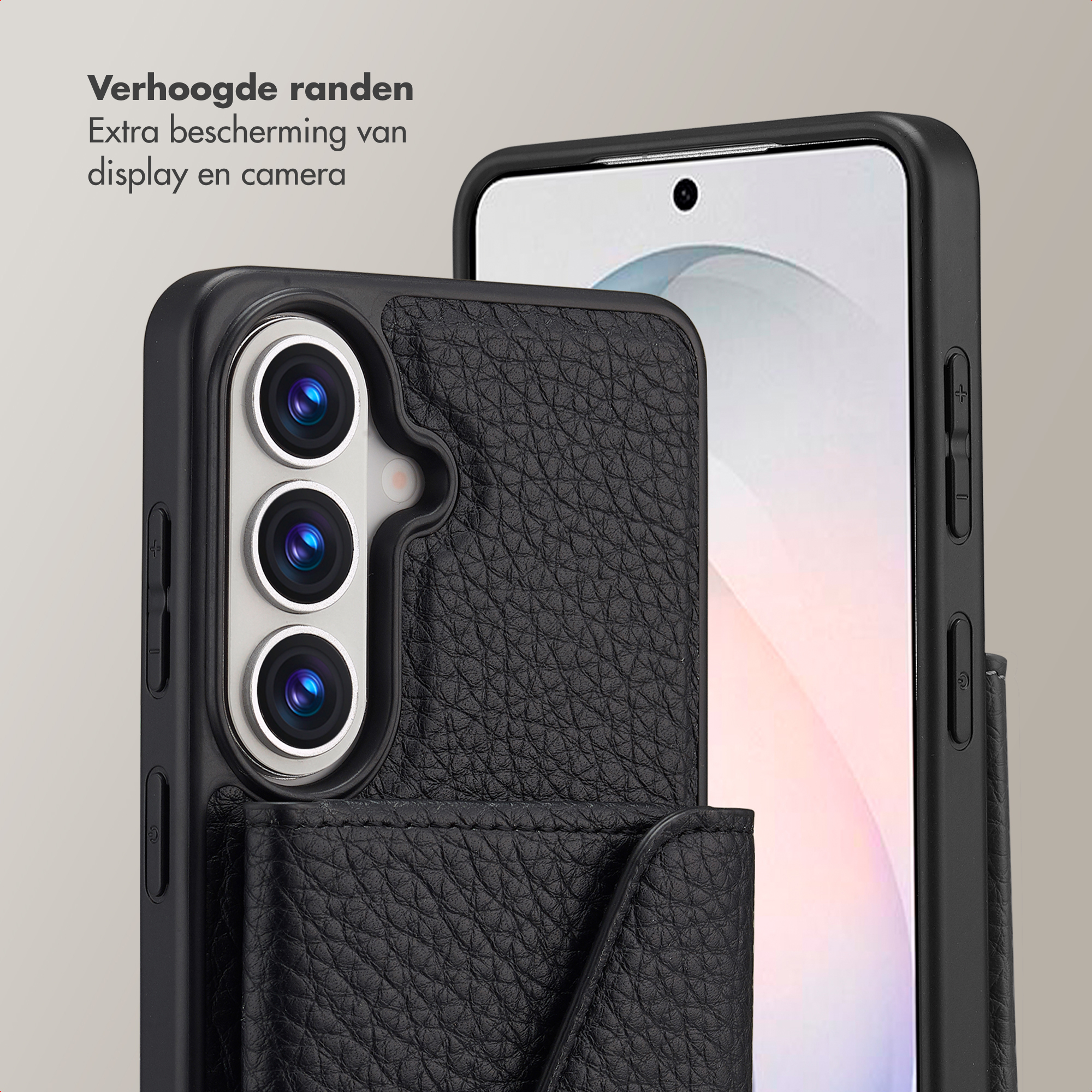 Custodia in pelle nera con ritaglio fotocamera e bordi rialzati per smartphone.