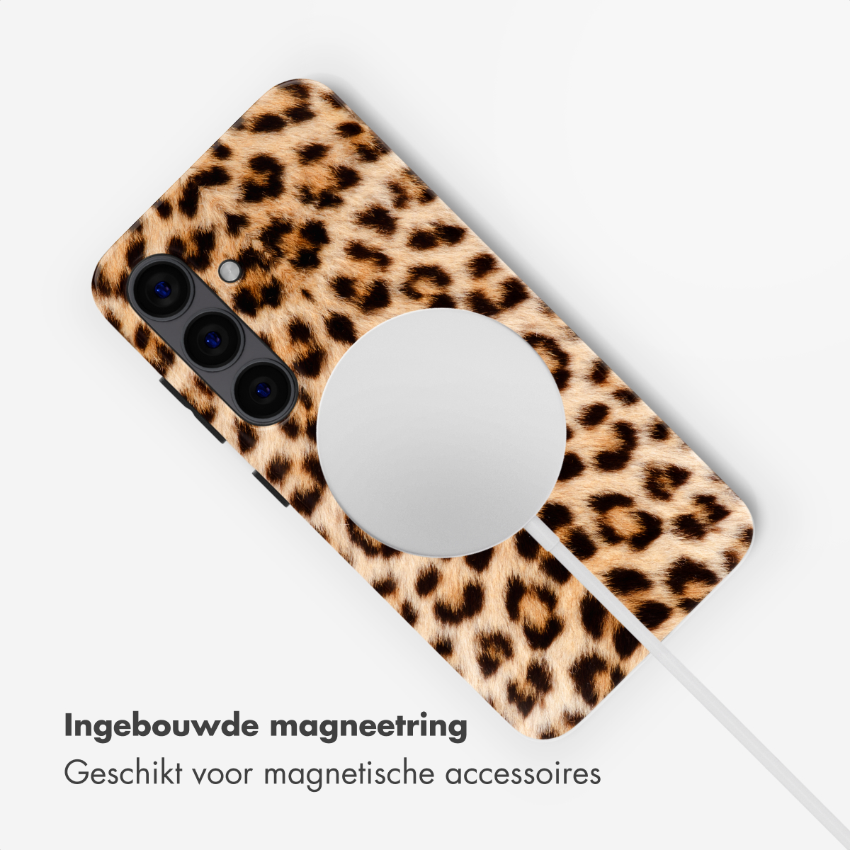 Coque de téléphone imprimé léopard avec anneau magnétique et câble.