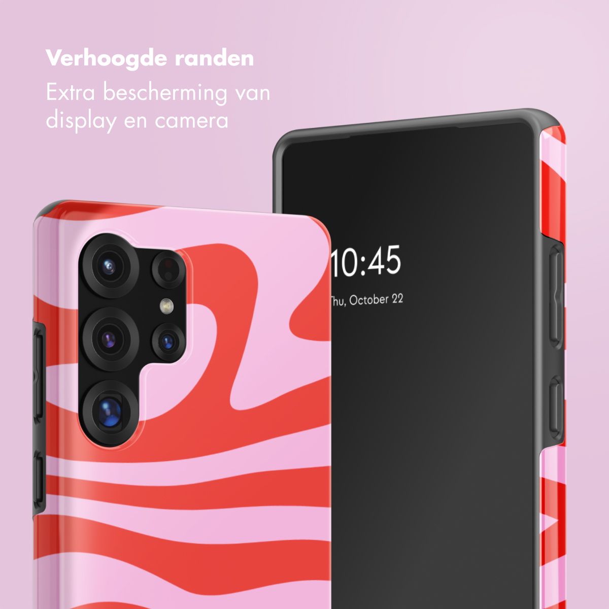 Een telefoon met een roze-rode patroon hoes en een zwart scherm.