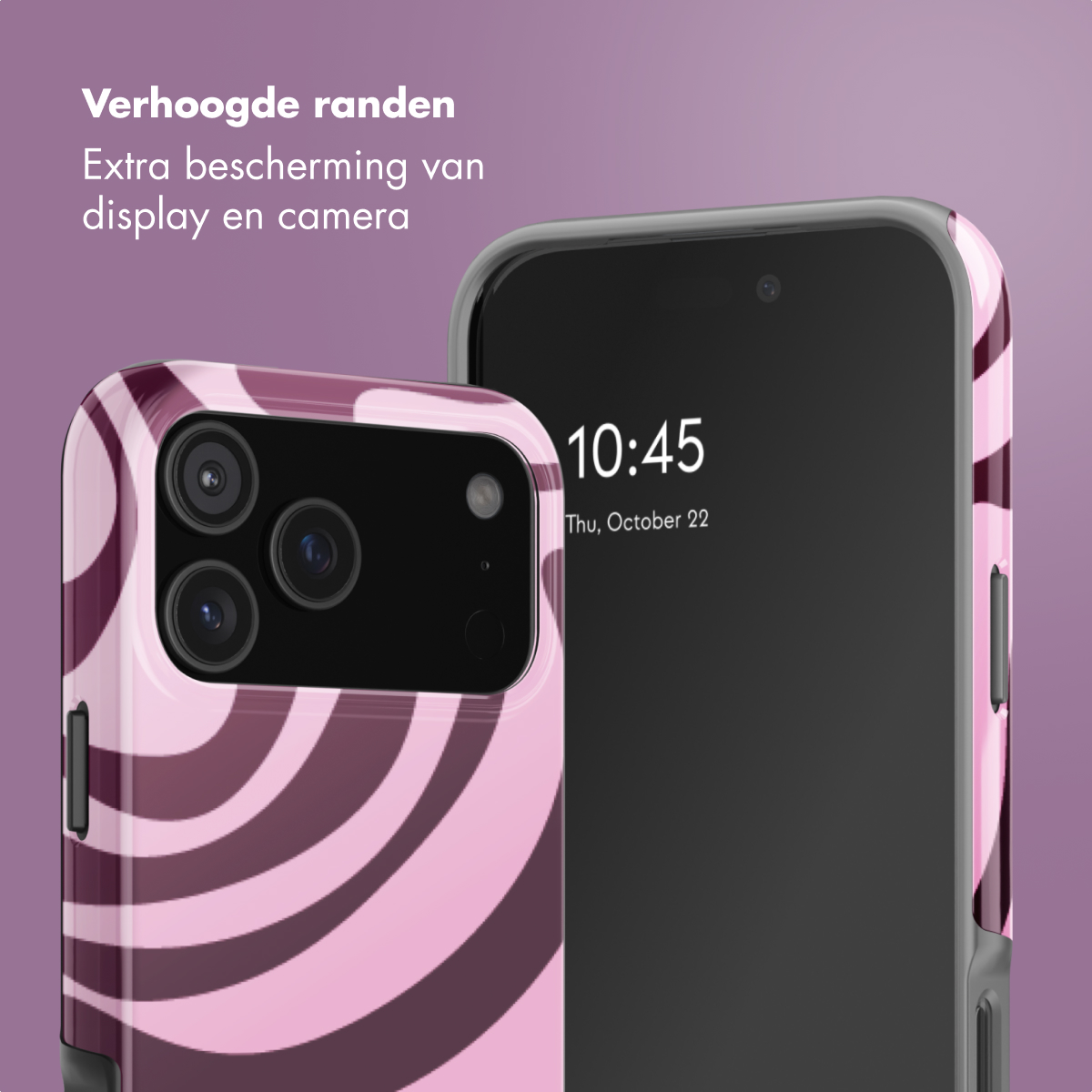 Un téléphone avec un étui à tourbillon rose et violet et un détail de caméra.
