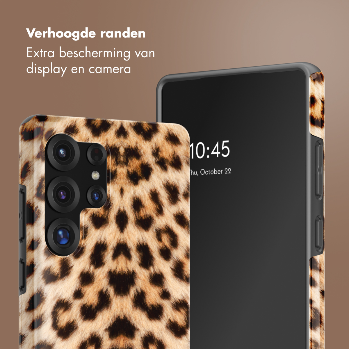 Leopardprint telefoonhoes met verhoogde randen beschermt camera en display.