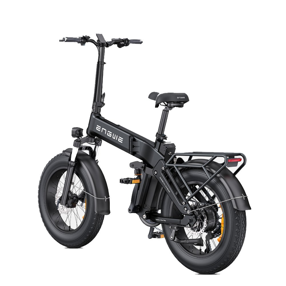 Czarny składany rower elektryczny typu fat bike z bagażnikiem, na białym tle.