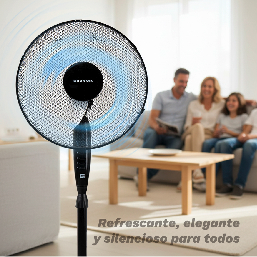 Un ventilador negro enfría a una familia en una sala.