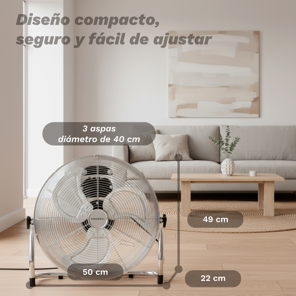 Un ventilatore argentato a 3 pale in un soggiorno. Dimensioni indicate.