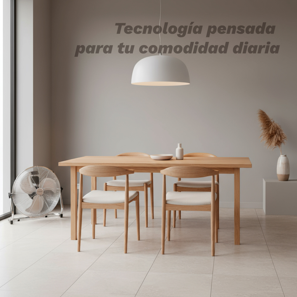 Un set da pranzo in legno con ventilatore in una stanza luminosa e minimalista. Tecnologia per il comfort quotidiano.