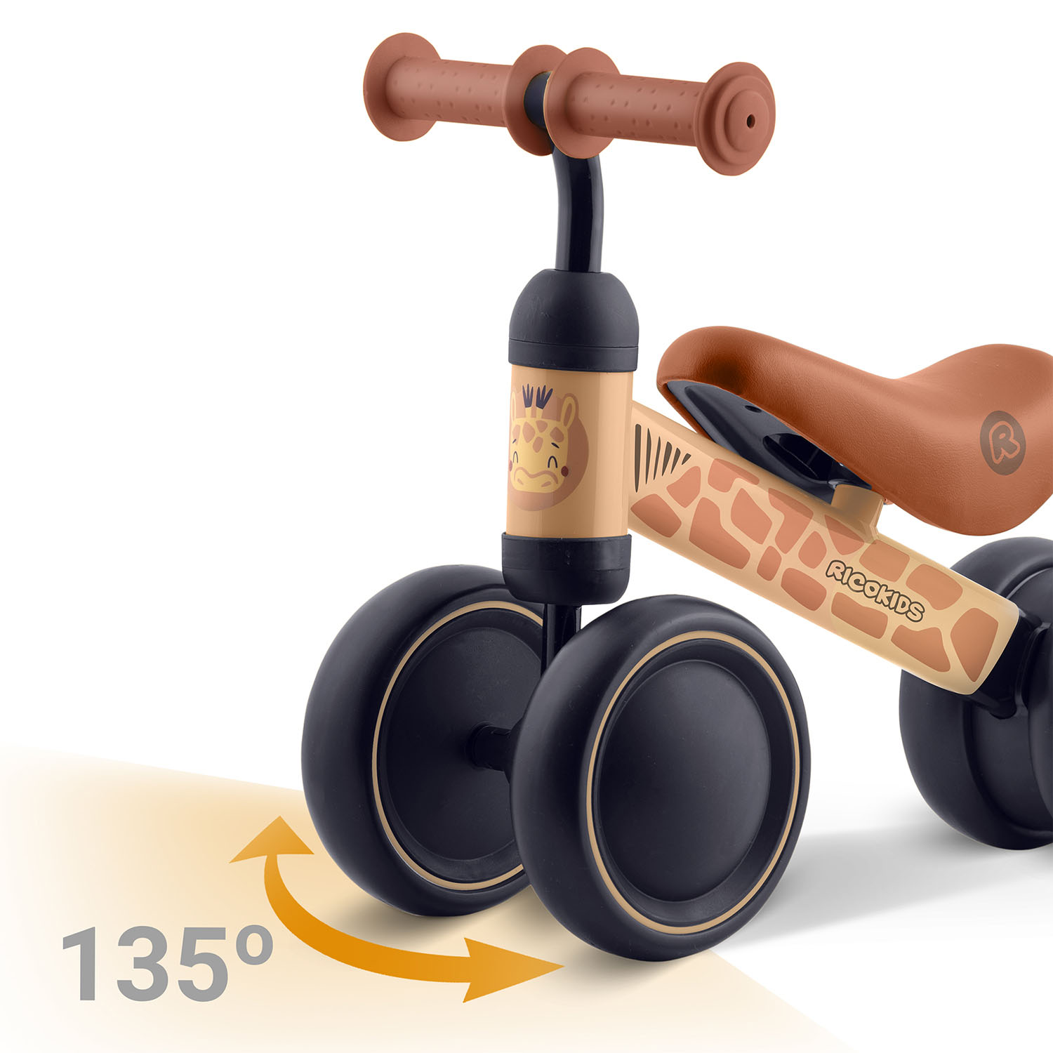 Biegówka z motywem żyrafy, brązowym siodełkiem i rączkami, na białym tle.