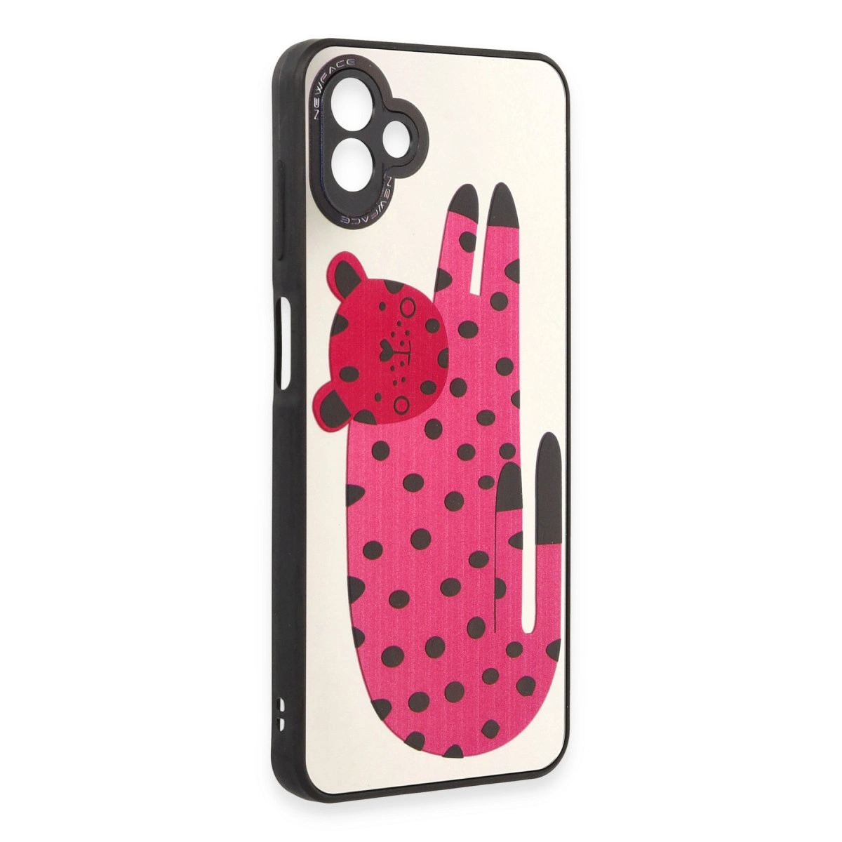 Beyaz arka plan üzerinde pembe leopar desenli telefon kılıfı.