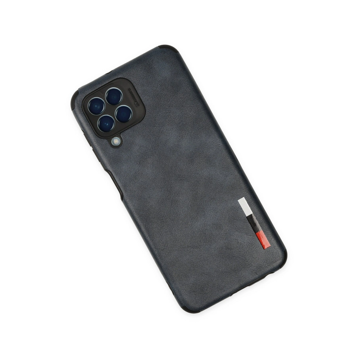 Dört kameralı, kırmızı/beyaz şeritli koyu gri telefon kılıfı.