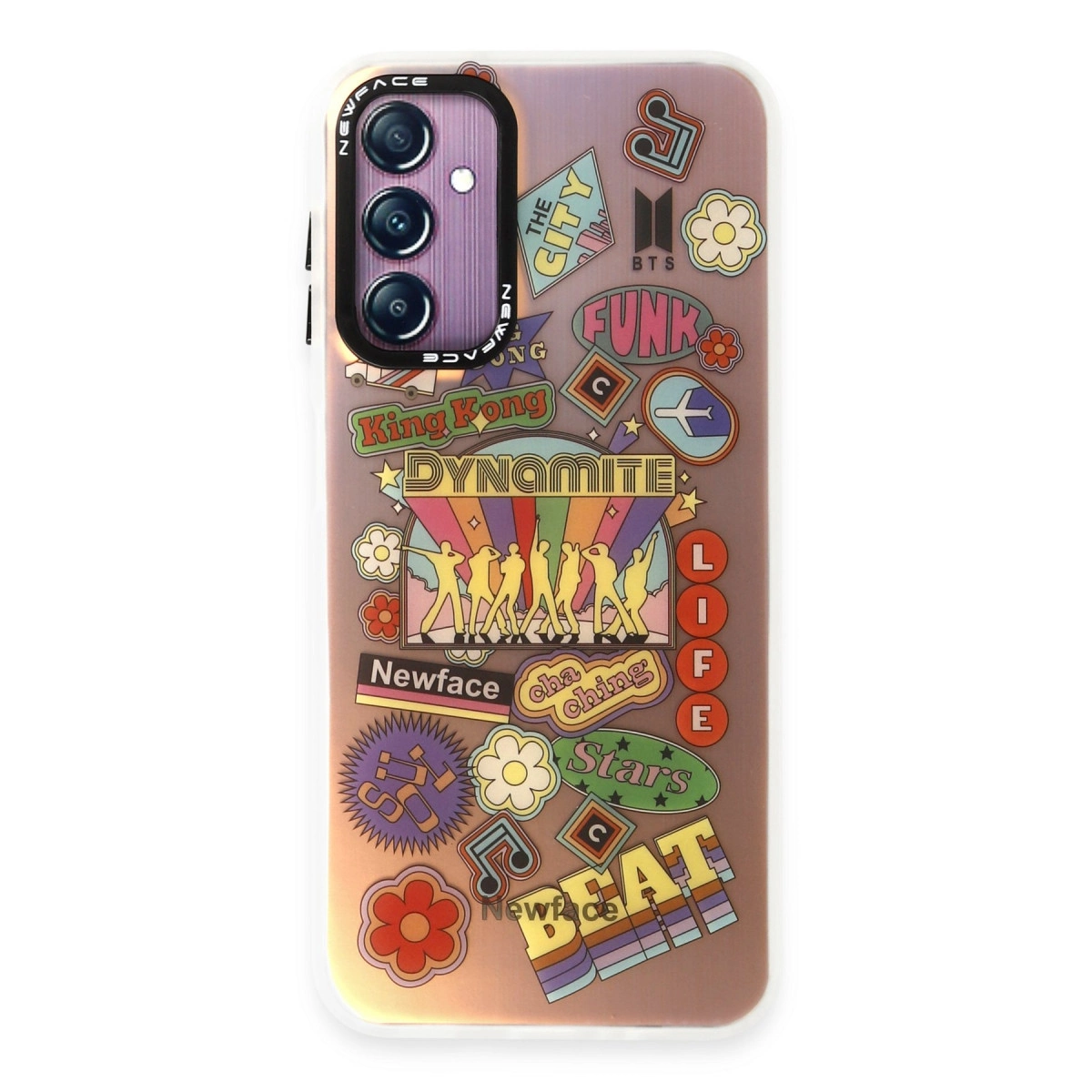 Renkli çıkartmalar ve metin içeren BTS Dynamite temalı telefon kılıfı.
