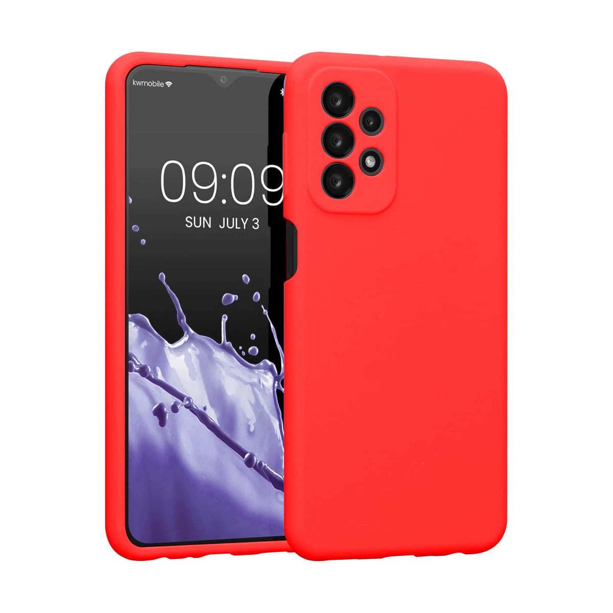 Arkada üç kamerası olan kırmızı telefon kılıfı, yanında bir akıllı telefon.
