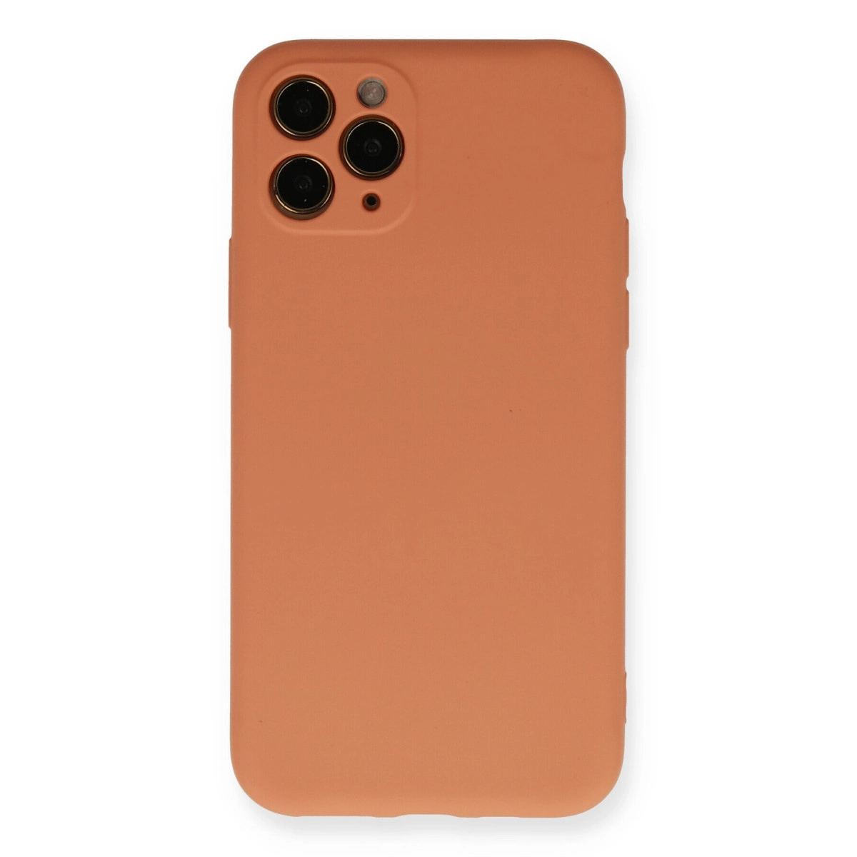 Beyaz arka plan üzerinde üç kamera lensli turuncu telefon kılıfı.