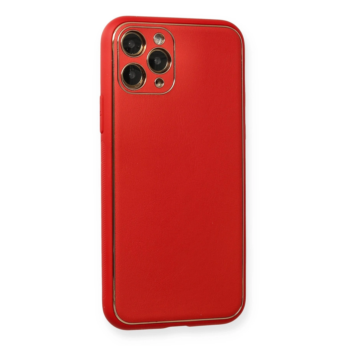 Kamera modüllü ve altın kenarlıklı kırmızı telefon kılıfı beyaz zeminde.