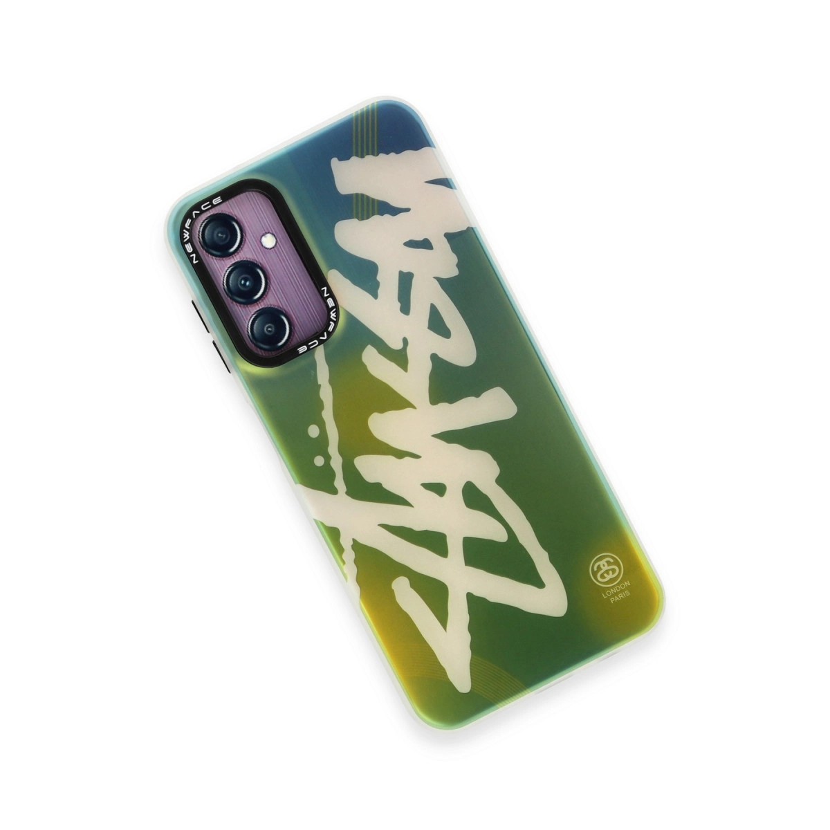 Yeşil-sarı degrade üzerine Stussy logolu, kamera modüllü telefon kılıfı.