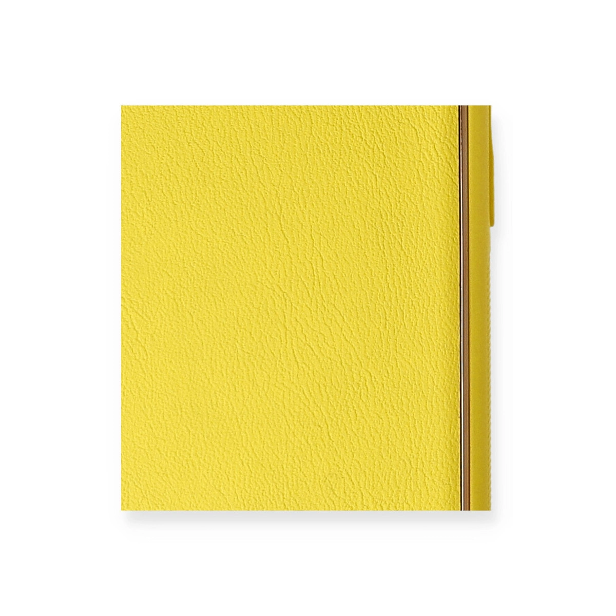 Yan tarafında ince lastik bant bulunan, dokulu kapaklı sarı bir defter.