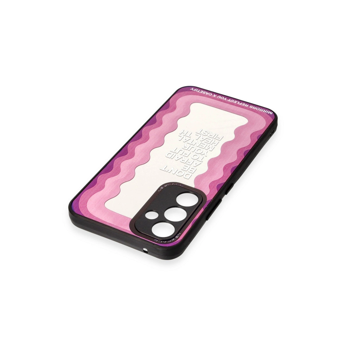 Dalgalı tasarımlı ve metinli pembe telefon kılıfı.