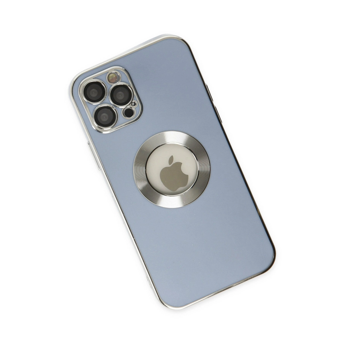 Gümüş Apple logolu bir daire ve kamera modülüne sahip açık mavi iPhone.