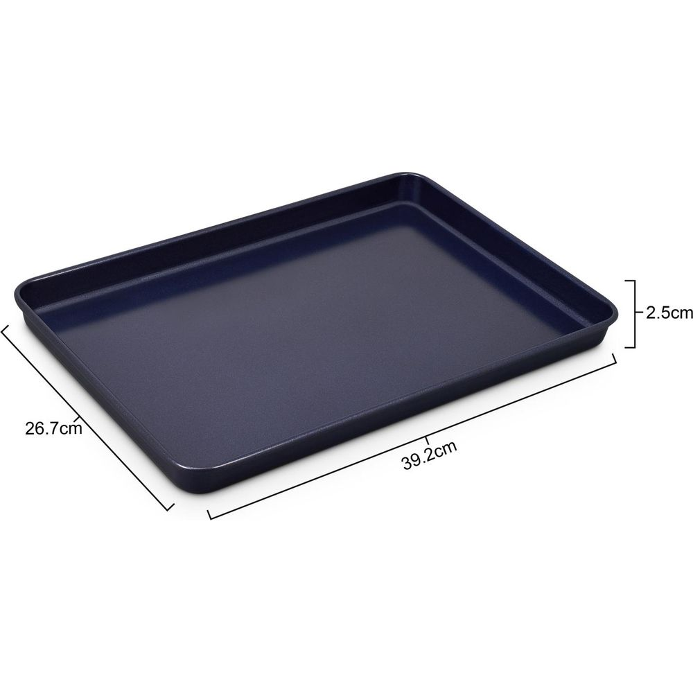 Dunkelblaue Backform mit Maßen 39,2 cm x 26,7 cm x 2,5 cm.