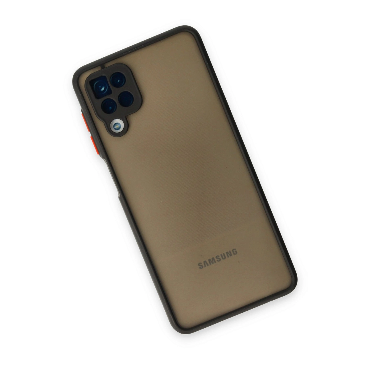 Siyah çerçeveli ve kamera kesimli kahverengi telefon kılıfı.