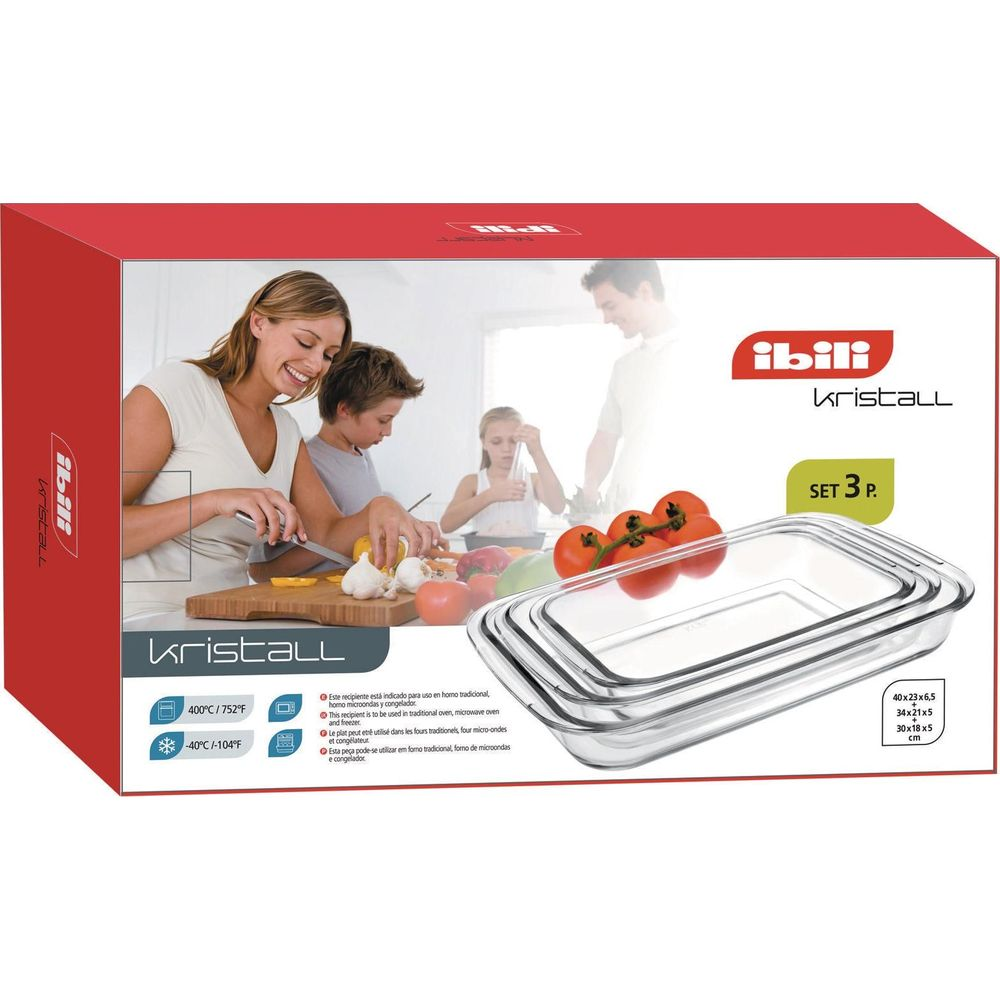 Familie bereitet in der Küche Essen zu, umgeben von Glasbehältern.
