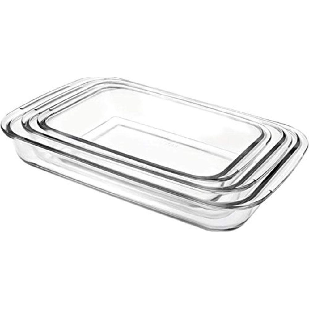 Drei klare Glas-Auflaufformen, gestapelt aufeinander, mit weißen Hintergrund.