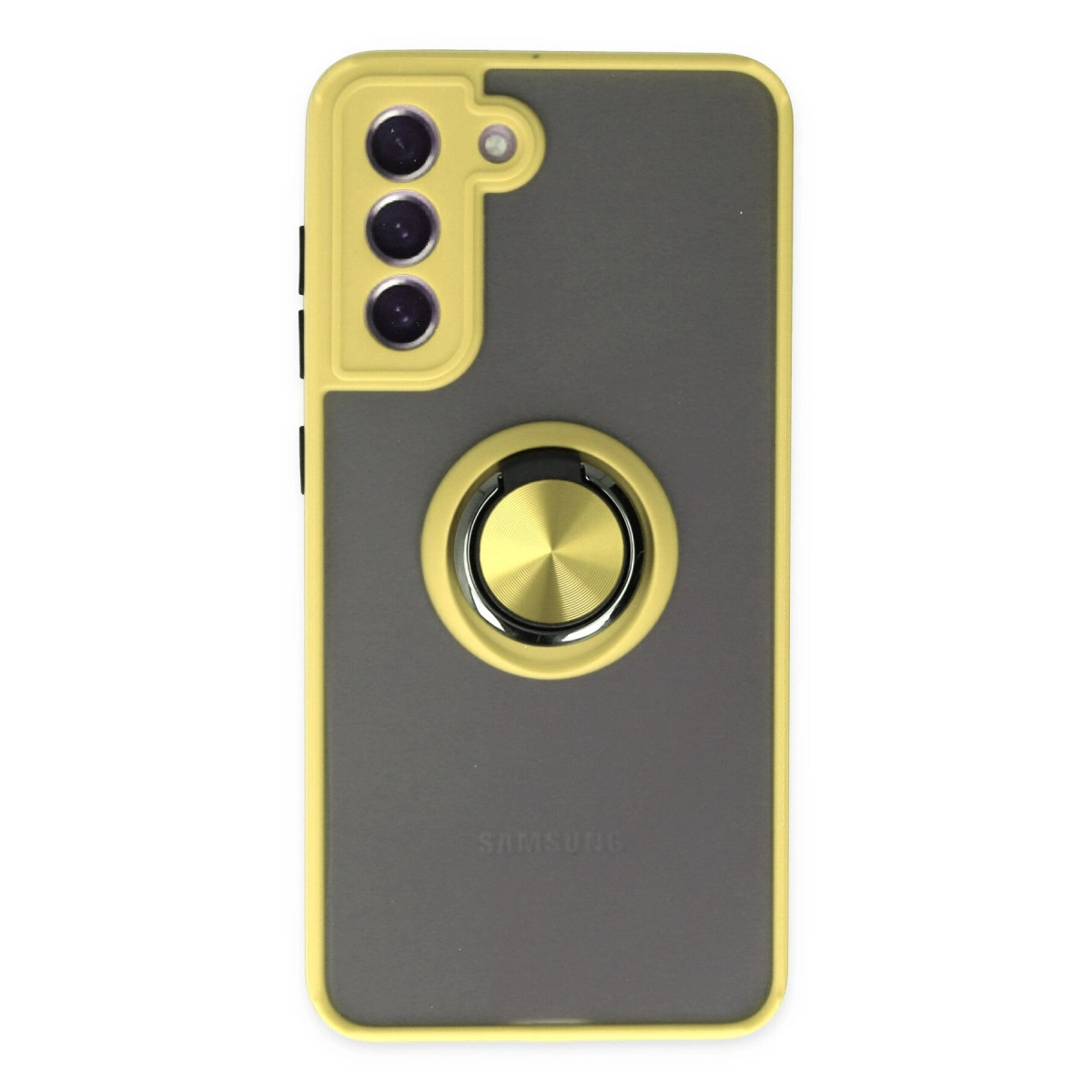 Sarı kenarlı gri telefon kılıfı, üç kamera ve altın halka tutucu bulunur.