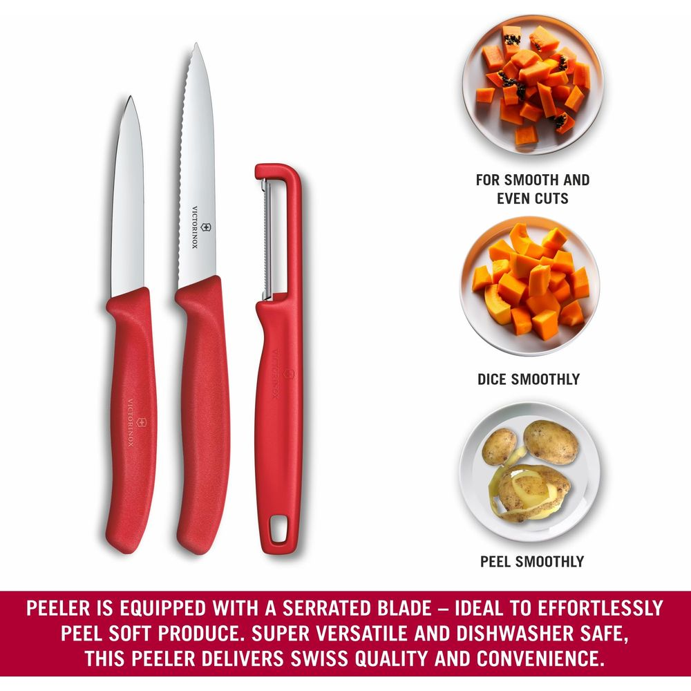 Rote Küchenmesser und Sparschäler mit geschnittenem Obst und Kartoffeln.