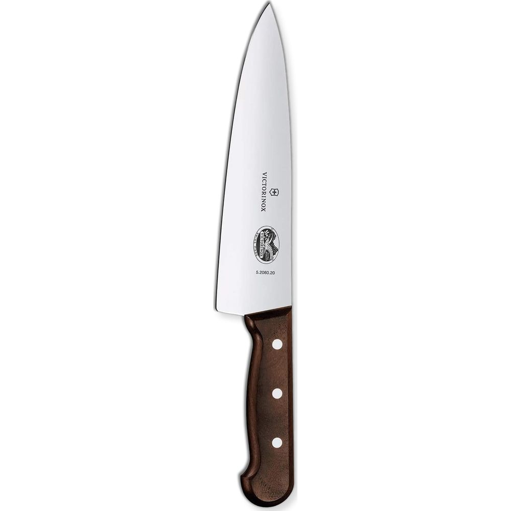 Un coltello da chef con manico marrone e lama argentata, marchiato Victorinox.
