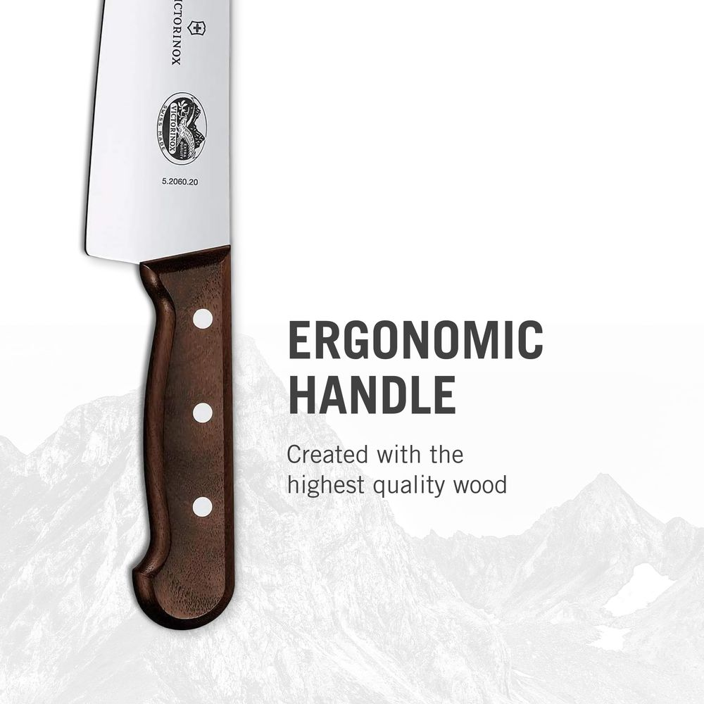 Manico ergonomico in legno di un coltello con lama argentata su sfondo bianco.