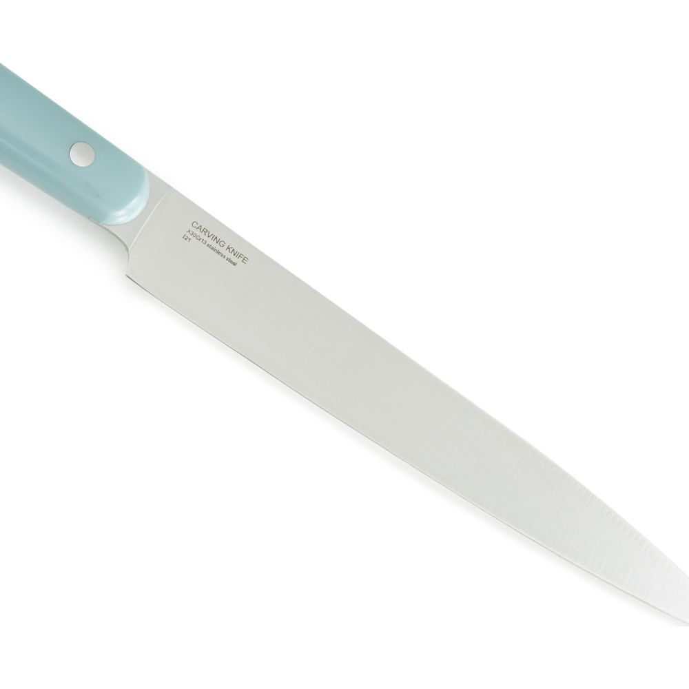 Ein silbernes Messer mit einem hellblauen Griff, auf weißem Hintergrund.