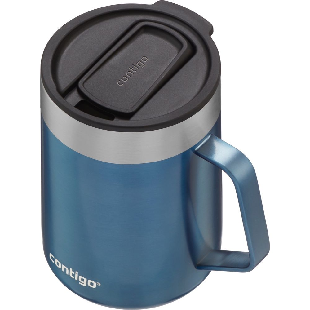 Blaue Thermotasse mit silbernem Streifen und schwarzem Deckel mit Griff.