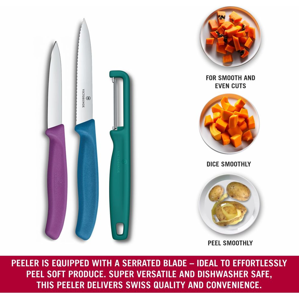 Messer und Sparschäler mit geschnittenem Obst und Kartoffeln.