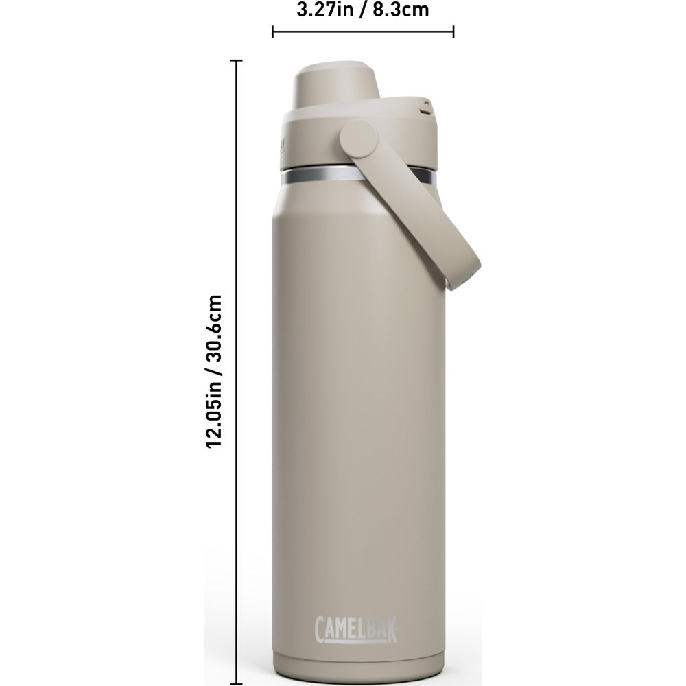 Eine beige CamelBak-Flasche mit Griff und Messangaben.