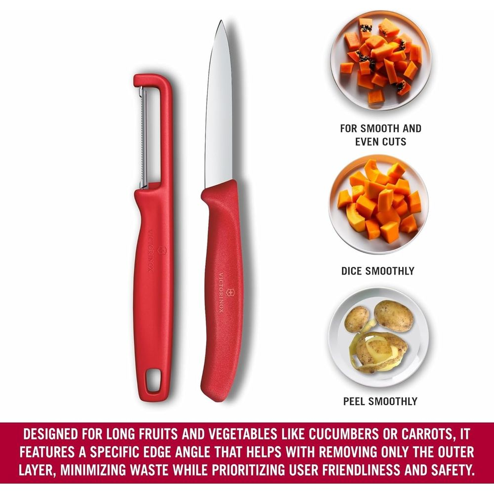 Rote Sparschäler und Messer neben Tellern mit geschnittenem Obst und Gemüse.