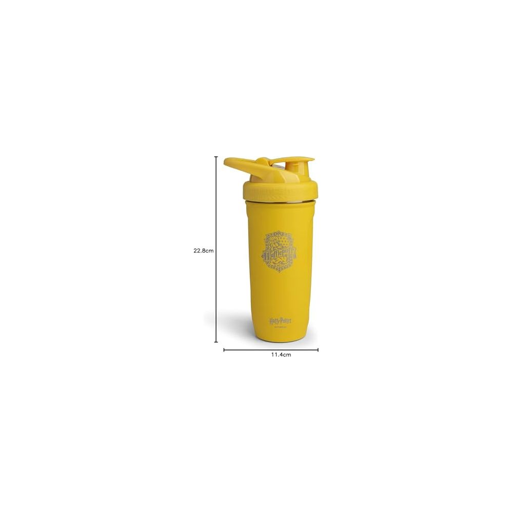 Gelber Becher mit Harry Potter-Logo und Hufflepuff-Wappen.