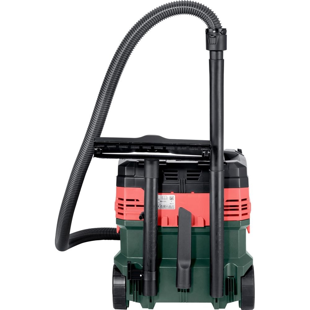 Aspirapolvere bagnato/asciutto verde e rosso con tubo e aste nere.