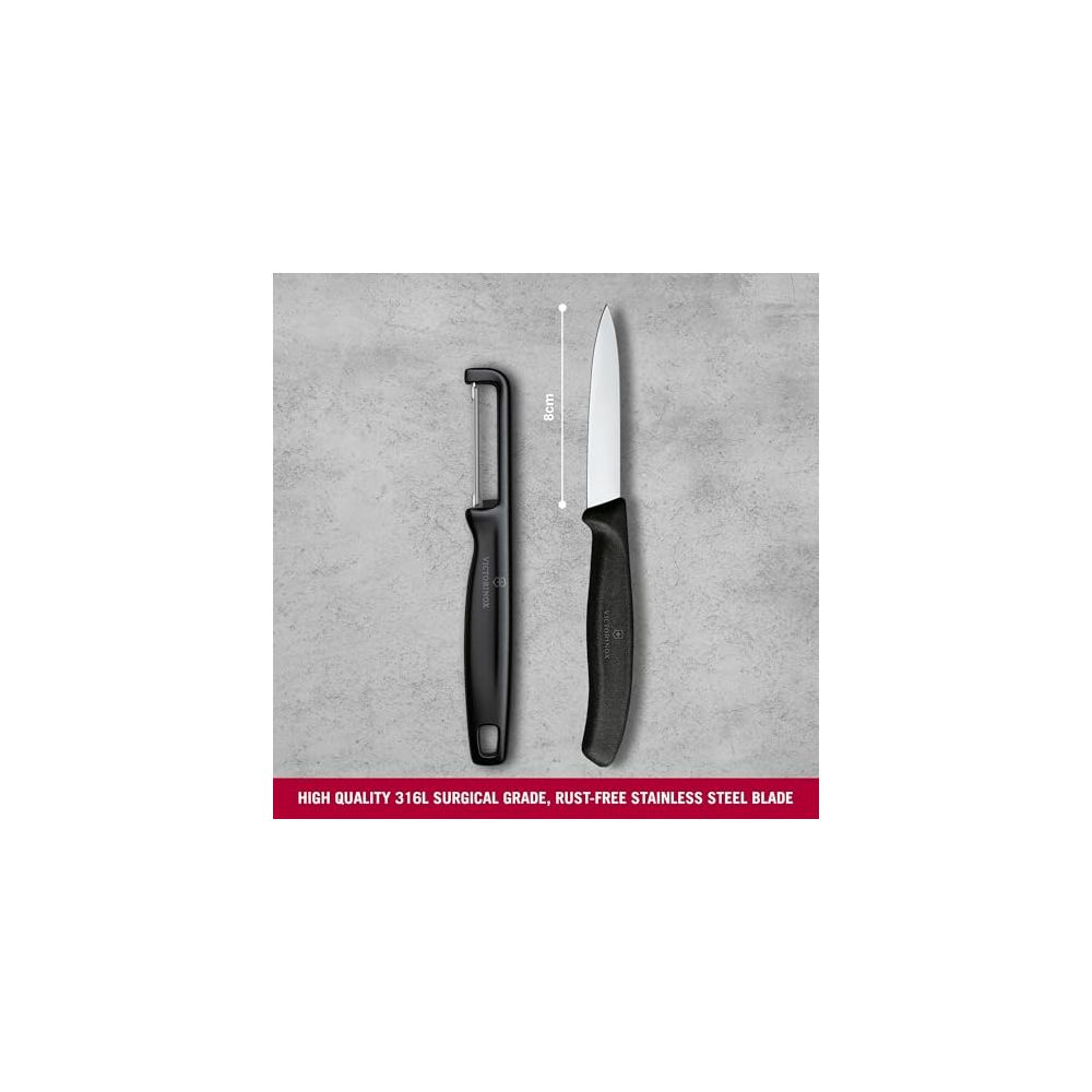 Zwei schwarze Victorinox Küchenwerkzeuge: ein Sparschäler und ein Messer mit 8cm Klinge.