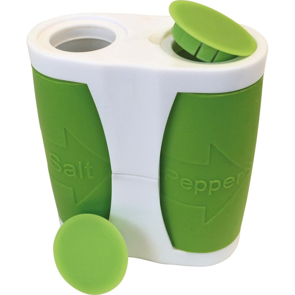 Ein weißer und grüner Salz- und Pfefferstreuer mit Deckeln. Beschriftet mit 'Salt' und 'Pepper'.