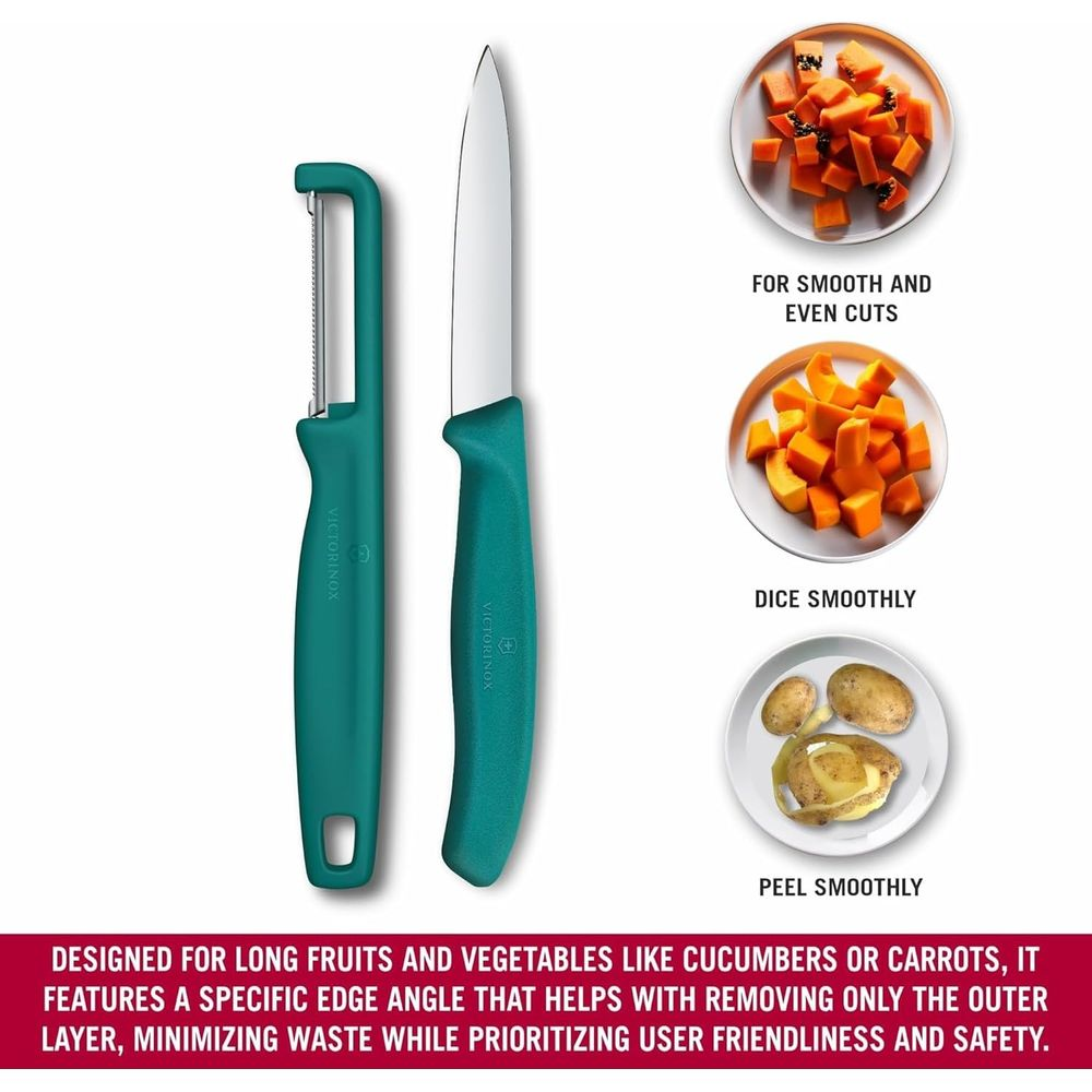 Ein grüner Sparschäler und ein Messer liegen nebeneinander. daneben gewürfeltes Obst und Kartoffeln.