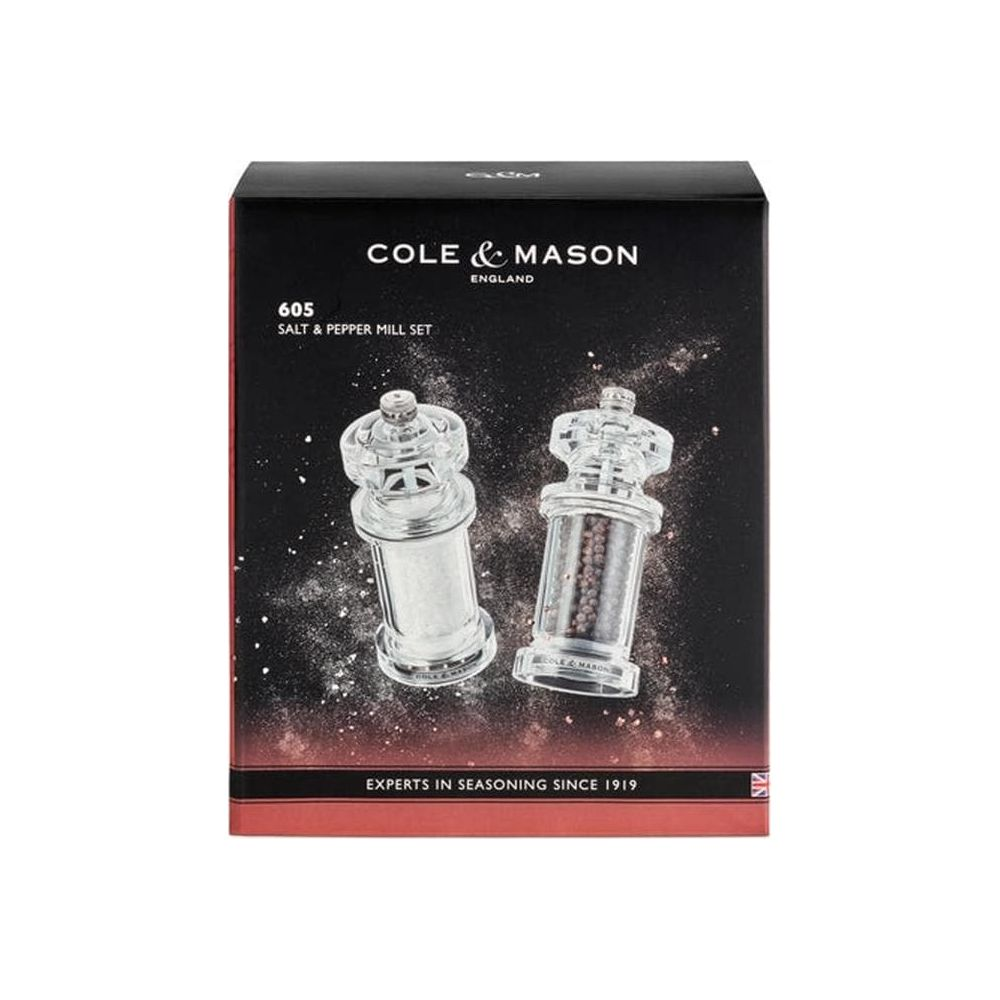 Cole & Mason Salz- und Pfeffermühlen-Set auf schwarzem Karton.